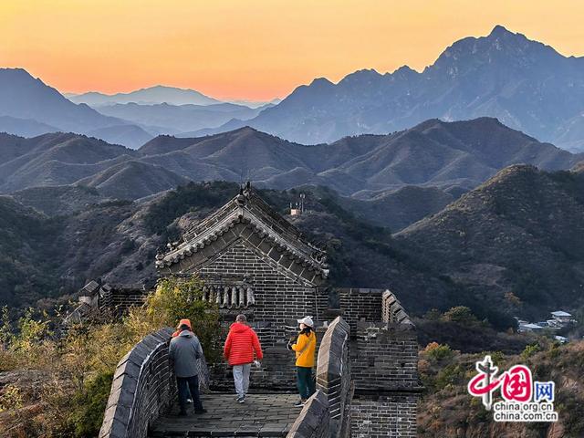金山岭秋色如梦似幻 长城好事成“霜 ”喜从天降