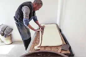 坚守老手艺  手工挂面香图片