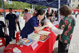 电白消防现场答疑开展全国防灾减灾日宣传活动图片