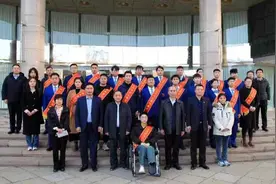 青岛市委政法委、市见义勇为基金会举行全市第二十九批见义勇为模范（群体）表彰活动图片