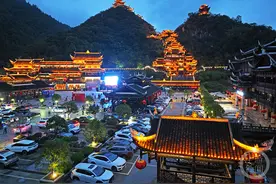 双节同庆 | 苗城夜景引客来图片