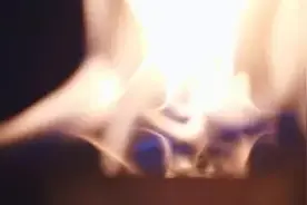 男子家中自杀点燃汽油，结果崩开多个邻居家马桶，法院：放火罪，判刑！图片