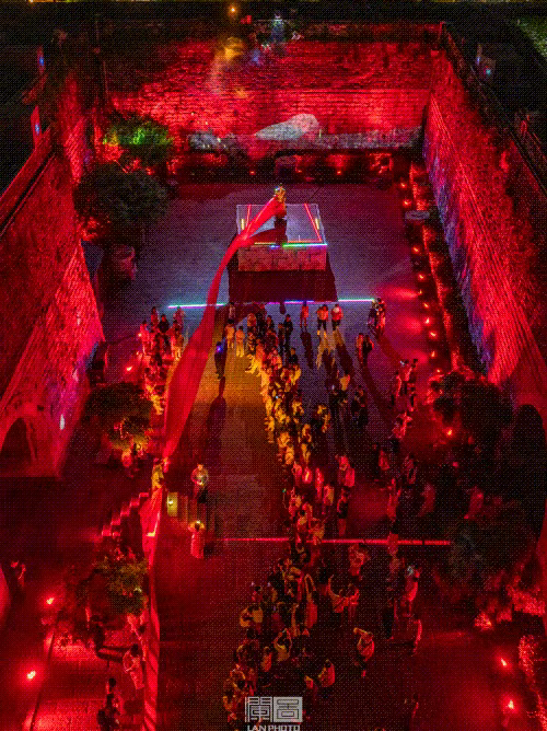 中华门夜游放大招！持《南京照相馆》票根享优惠，还有开学季双重福利来袭~
