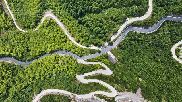 浙江磐安：盘山公路蜿蜒风光美