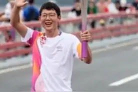 跳水救人外卖小哥彭清林：明年继续做公益，谈恋爱则随缘 | 2023年终回访图片