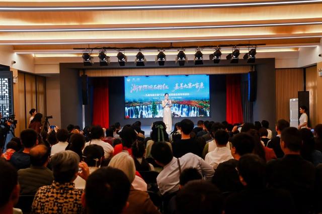 九寨沟县文旅惊艳亮相西塘汉服文化周：“浙里阿坝石榴红，嘉善九寨一家亲”共绘东西协作新图景