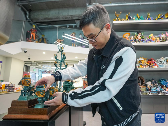 新时代中国调研行之文化中华｜文物的“新展厅”：三星堆文创潮玩的出圈密码