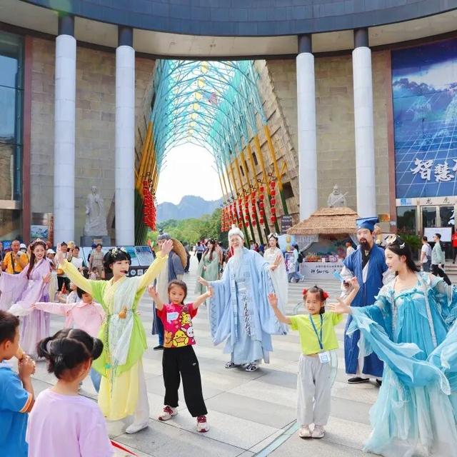 当龙虎山景点开启朋友圈，画风居然是这样！