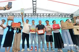 淳安农创客进城卖山货图片