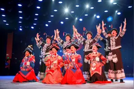 四川省第十届大学生艺术展演活动在成都师范学院开幕图片