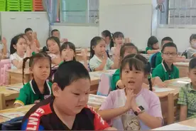 《“马蹄足”男孩蹒跚照顾病父》后续丨圆梦校园，满斯棋今天报到入学了！图片