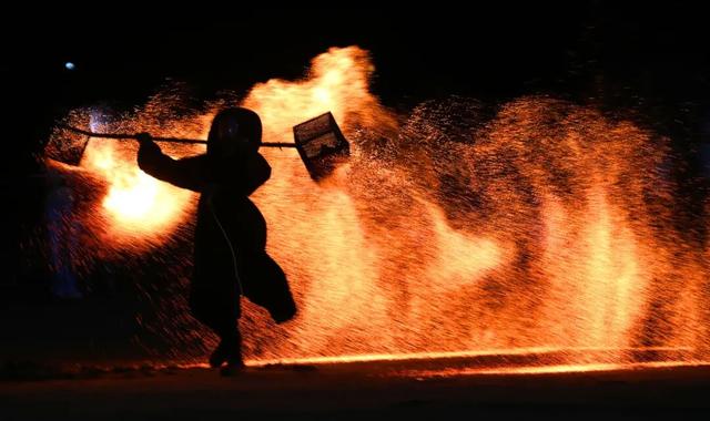 省内外游客涌来，珠海这里又火了！一米长烤串卖爆！