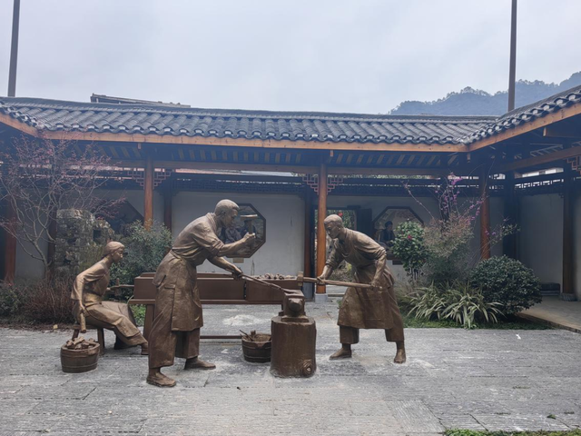 秋冬游资源！雾凇染丹霞，油茶暖红韵，这趟桂北秘境之旅很治愈