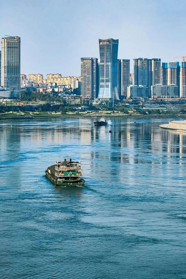 写信告诉我，今天，宜宾的“海”是什么颜色……