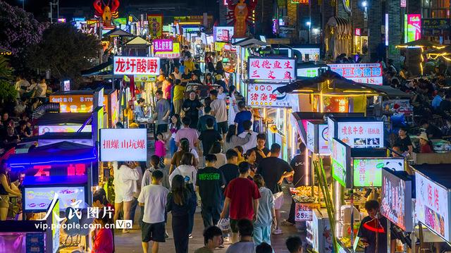 广西梧州：夜市人气旺