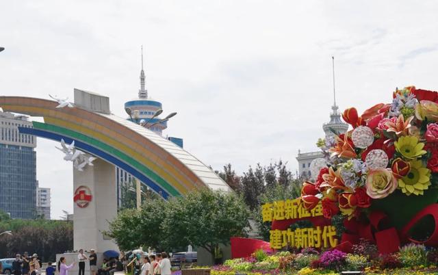北京将升挂国旗红旗23万面！长安街景观，又上新了→
