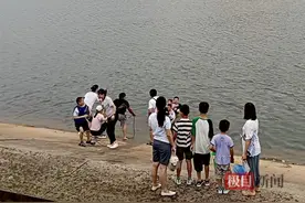 武汉人陈帅伟获评全国见义勇为勇士，因救人溺水致脑损伤需长期治疗，治疗期间有时还问“人救起来没有”图片