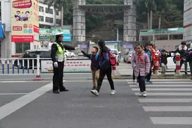 护学十六载，他成了上万个孩子的“林叔叔”图片