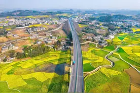 【高清组图】贵州黔西：高速公路美如画图片