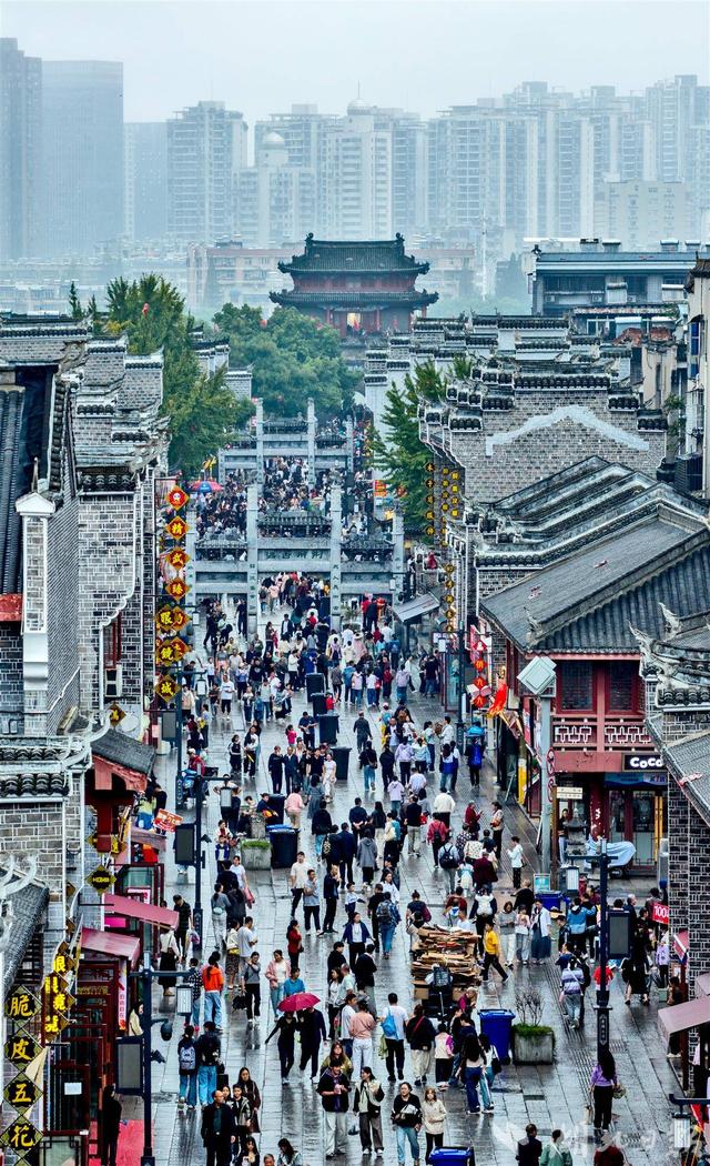 国庆古城焕新颜 襄阳全域消费热力旺​
