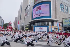 热辣滚烫！全国4000余人同跳街舞成功挑战吉尼斯世界纪录 河北千余人参与图片