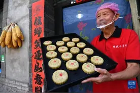 制作月饼迎中秋图片