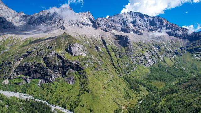 四姑娘山秋景如画