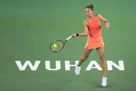 三盘苦战输球！郑钦文1:2不敌萨巴伦卡，获得武网女单亚军图片