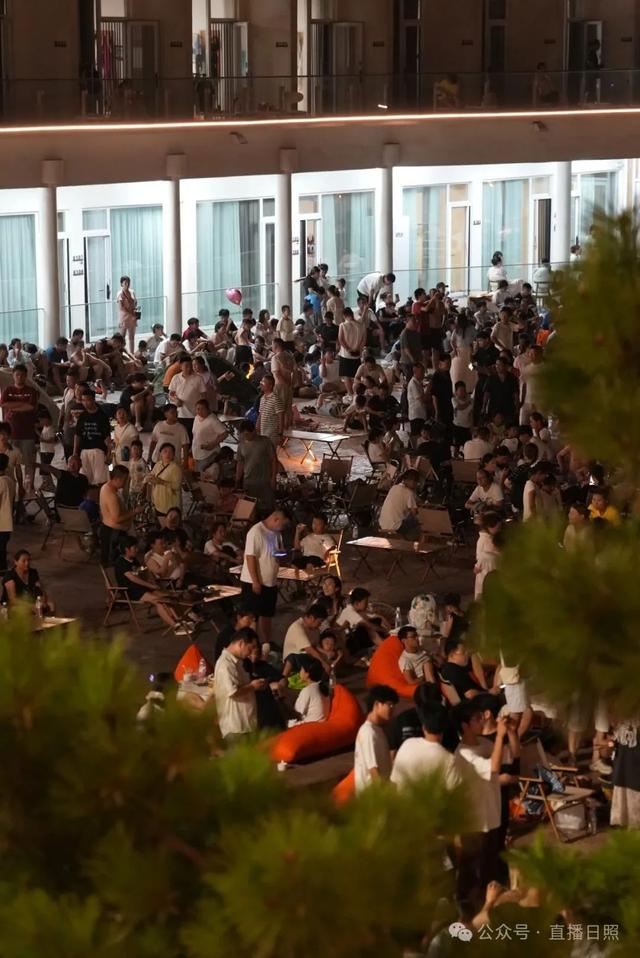 凌晨海上发射火箭！现场人山人海！