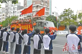 “第二课堂”点燃学子强军梦图片