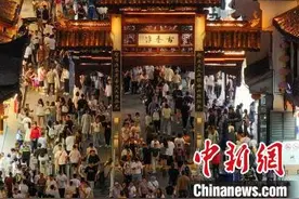 中秋假期 南京秦淮河畔流光溢彩迎客来图片