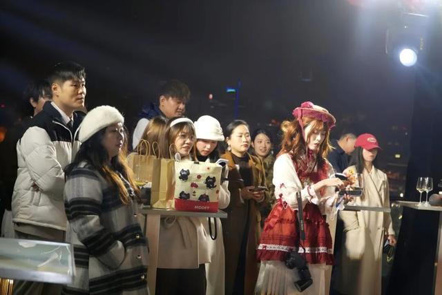 一只鸭的温暖远行 | 从金陵出发，把江苏千年带到你面前