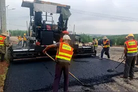 樟树公路部门拓宽偏远村道 助力乡村振兴图片