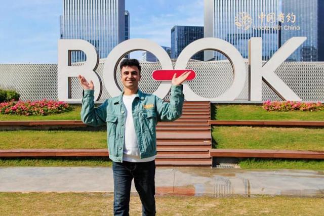 【中国有约】不像书城，更像文化公园！国际友人漫步深圳“湾区之眼”感受“书香中国”