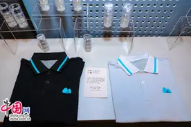 再生餐盒料制备丙纶面料技术研发成功 外卖餐盒可“变为”快干T恤图片