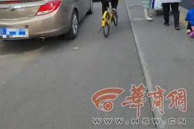 小8跑街|永泰路非机动车车道常有机动车占道停放通行不畅图片