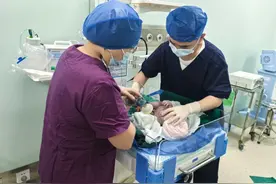 贵州一64岁超高龄产妇成功产子！凭借试管怀孕成功，宝宝体重4斤8两图片