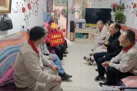 关爱职工显真情 富民县总工会发放大病救助金图片