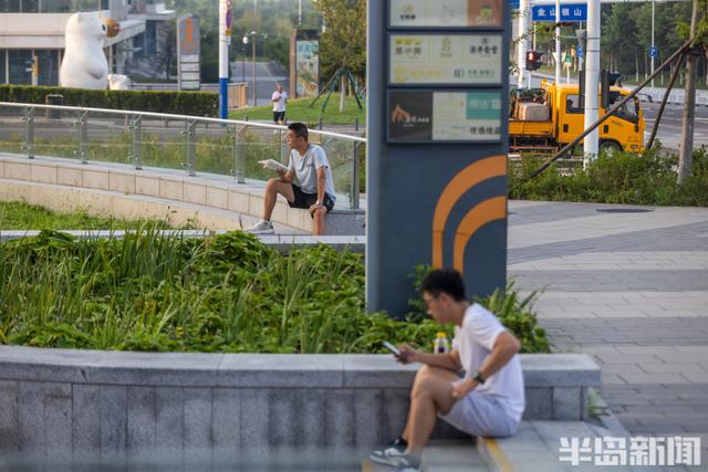 比景区更火！暑期青岛图书馆“一座难求”
