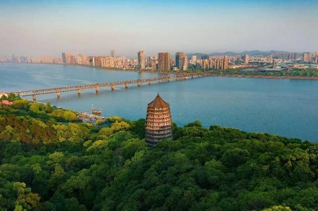 杭州六和塔“绿色能量窗”火了，景区最新提醒：美景常在，建议错峰出行