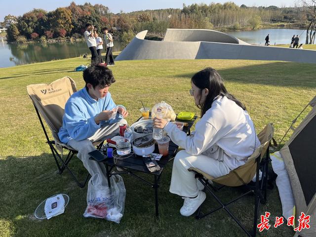 拔萝卜、品美食、打卡艺术民宿…… 武汉车友周末自驾游咸宁