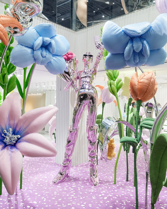 上海市中心惊现冬日“花海”！这片超火爆限时空间又焕新！明星也来打卡→