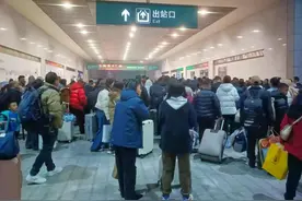 株洲首趟返乡红眼高铁，一站直达株洲西图片