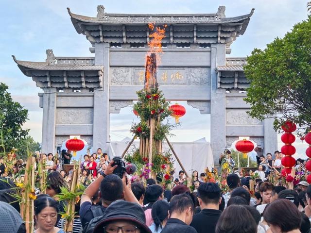 【特别关注】你知道吗？昨晚丽江这个村火把节玩出了新高度