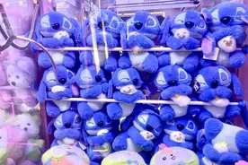 果然财经 |抓取概率可调、奖品良莠不齐，抓娃娃机里暗藏玄机图片