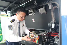 服务市民美好出行！城阳巴士驾驶员“五一”假期坚守岗位显担当图片