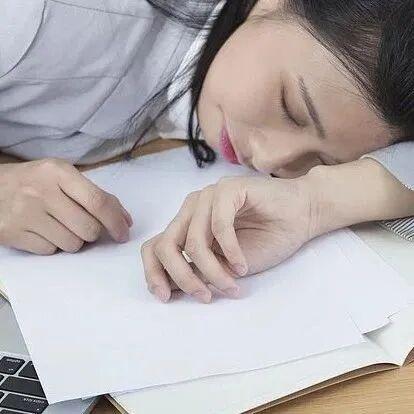 初中女生一个多月遭同学殴打13次，确诊精神分裂，校方：不构成校园欺凌