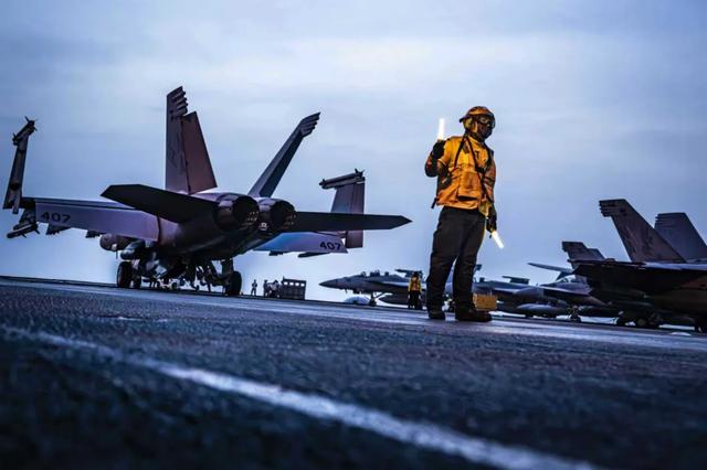 美航母在南海摔飞机是因为“某神秘大国电磁攻击”?中国军号:评书听多了