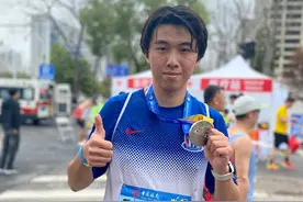 半马选手里的武汉大学生：中签很幸运，希望能把国内城市的大型马拉松都跑一遍图片