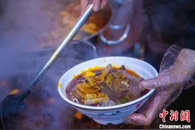 襄阳牛肉面：“热辣滚烫”显“侠义”图片
